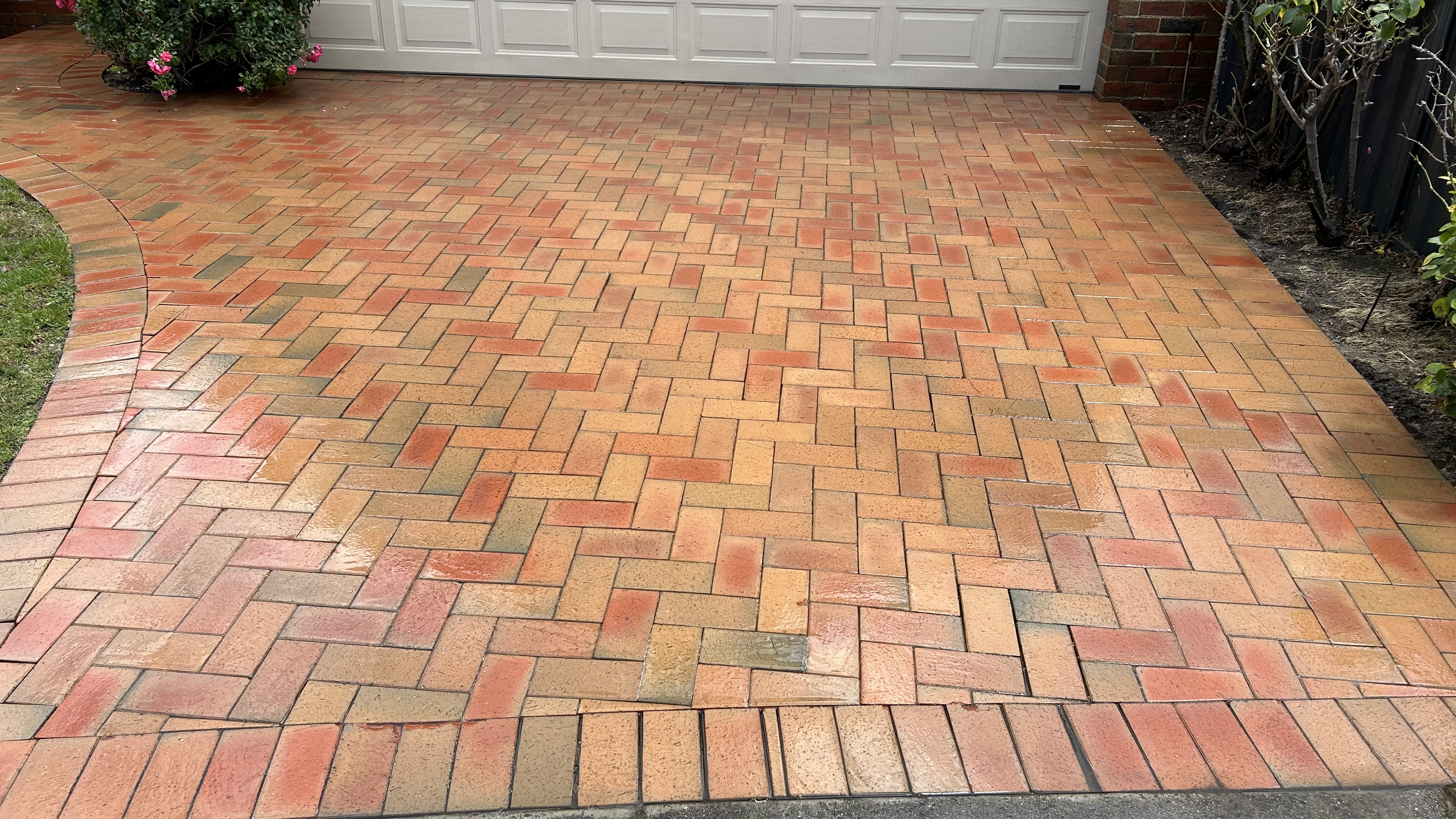 Top quality driveway cleaning in Glen Waverley Vic Thumbnail